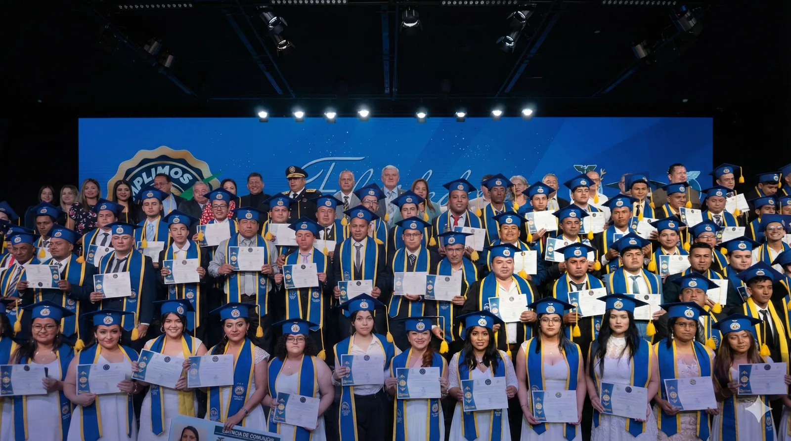 Estudiantes graduados del Sindicato